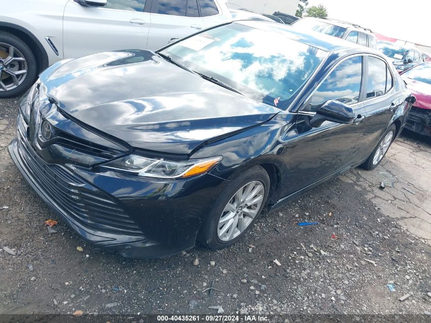 4T1B11HK1JU112488 2018 TOYOTA CAMRY - Image 2