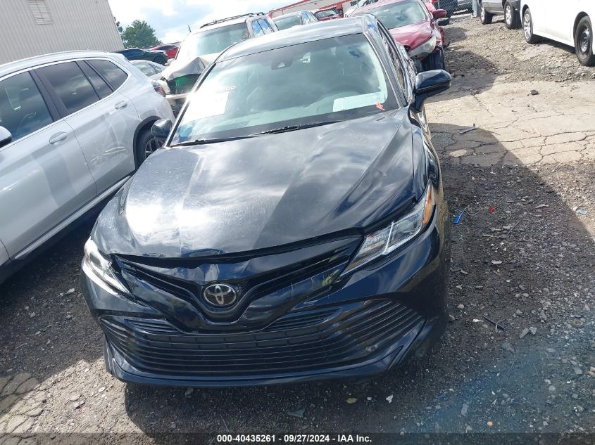 2018 Toyota Camry Le VIN: 4T1B11HK1JU112488 Lot: 40435261