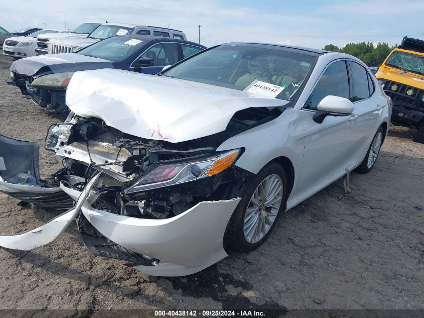 4T1BZ1HK7JU018589 2018 TOYOTA CAMRY - Image 2