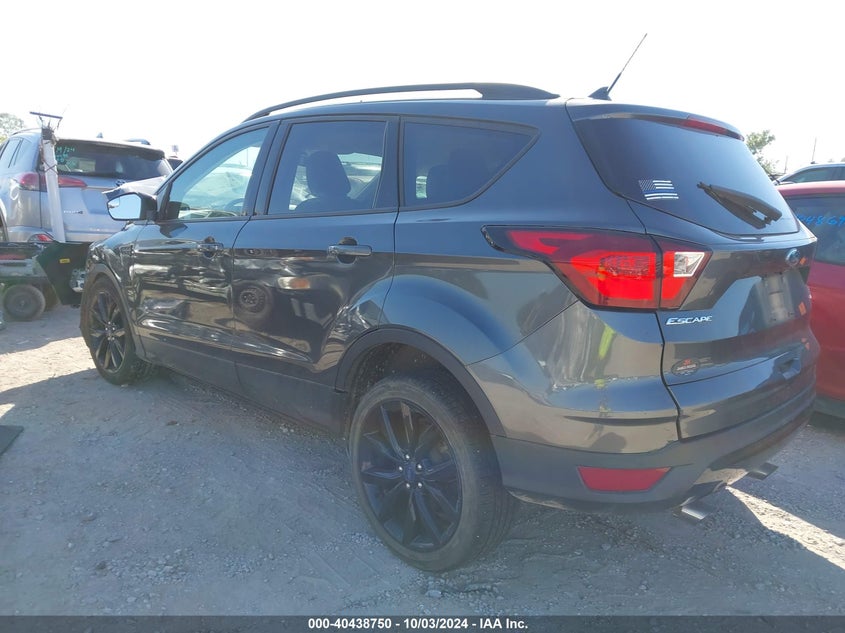 VIN 1FMCU0GD1KUC52826 2019 FORD ESCAPE SE