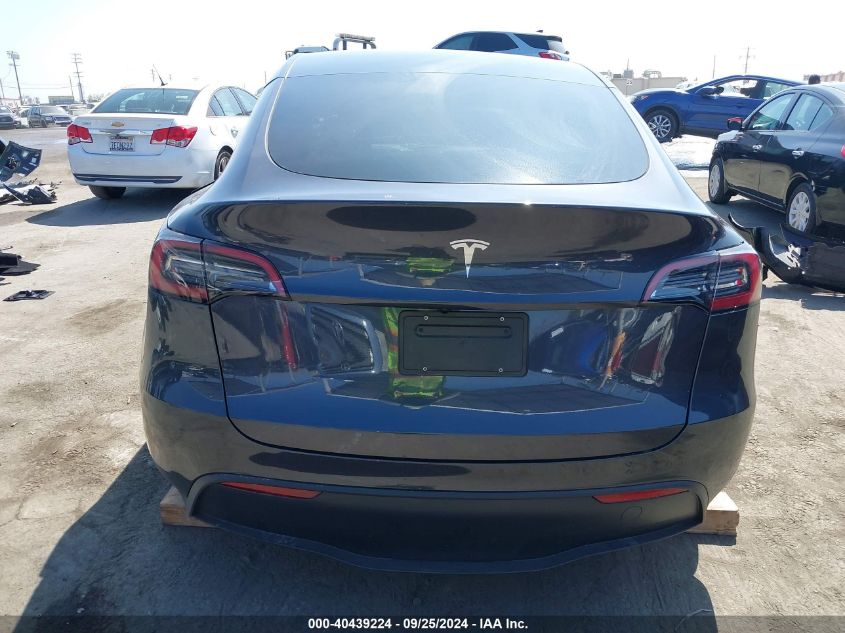 2024 Tesla Model Y Long Range Dual Motor All-Wheel Drive/Rwd VIN: 7SAYGDED3RF117378 Lot: 40439224