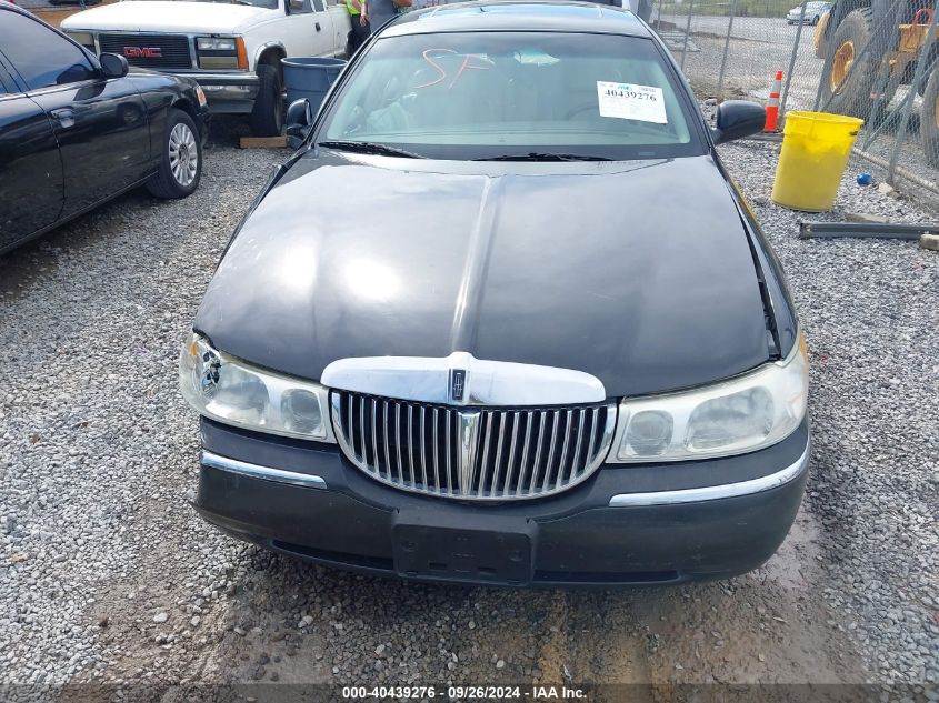 1LNHM83WX1Y733824 2001 Lincoln Town Car Cartier