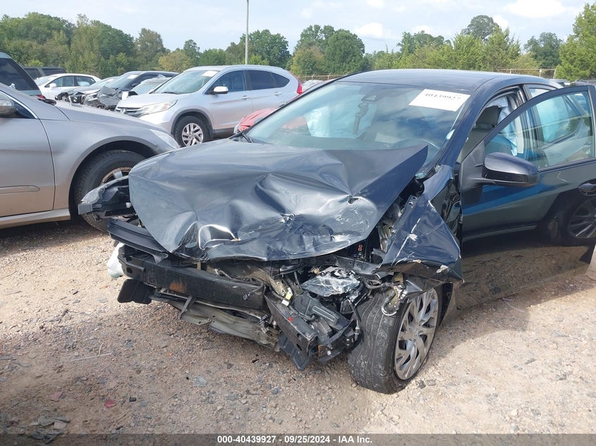 VIN 5YFBURHE7KP938457 2019 TOYOTA COROLLA LE