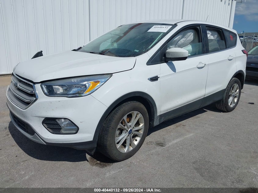 VIN 1FMCU0GD2KUA07100 2019 FORD ESCAPE SE