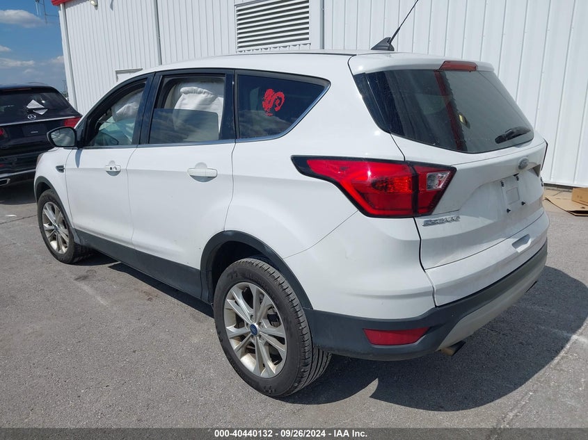 VIN 1FMCU0GD2KUA07100 2019 FORD ESCAPE SE