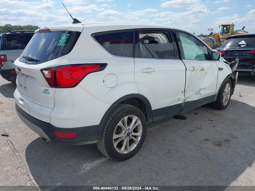 VIN 1FMCU0GD2KUA07100 2019 FORD ESCAPE SE
