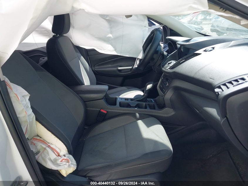 VIN 1FMCU0GD2KUA07100 2019 FORD ESCAPE SE