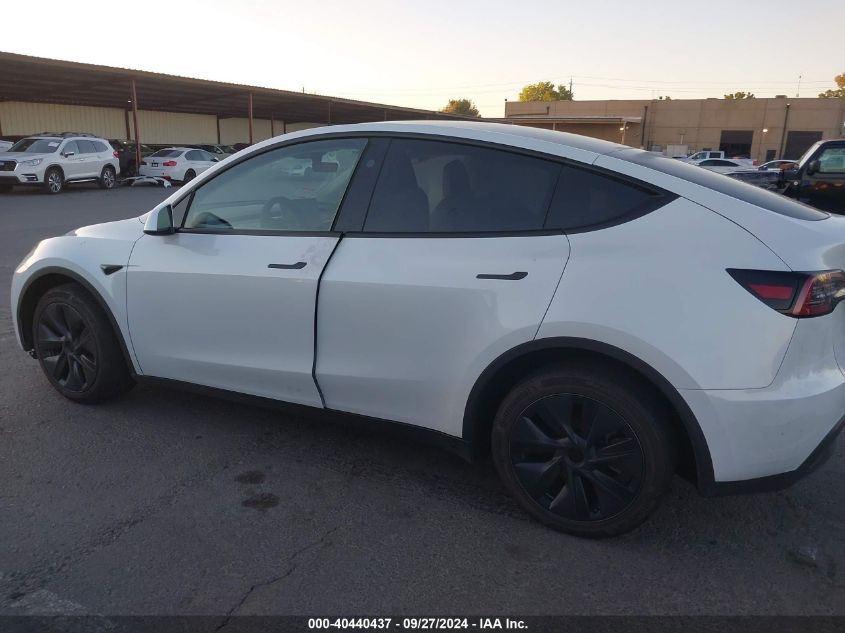 2024 Tesla Model Y Long Range Dual Motor All-Wheel Drive VIN: 7SAYGDEE3RF122797 Lot: 40440437