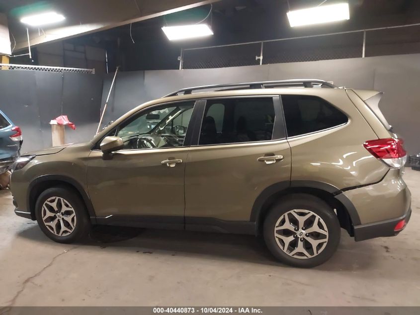 2022 Subaru Forester Premium VIN: JF2SKADC8NH460630 Lot: 40440873