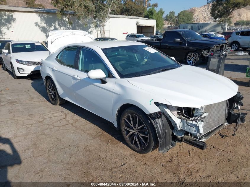 4T1T11AK8NU638704 2022 TOYOTA CAMRY - Image 1