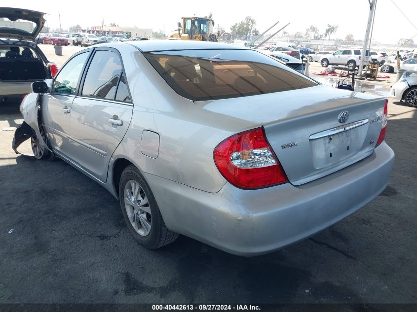 2004 Toyota Camry Le V6 VIN: 4T1BF32K74U581899 Lot: 40442613