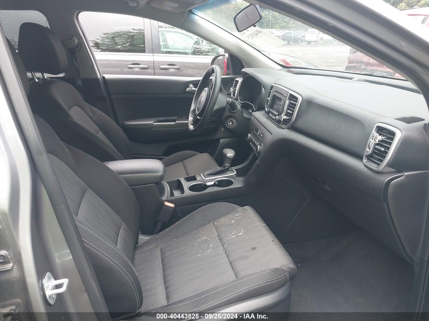 VIN KNDPMCAC8H7163964 2017 KIA SPORTAGE LX