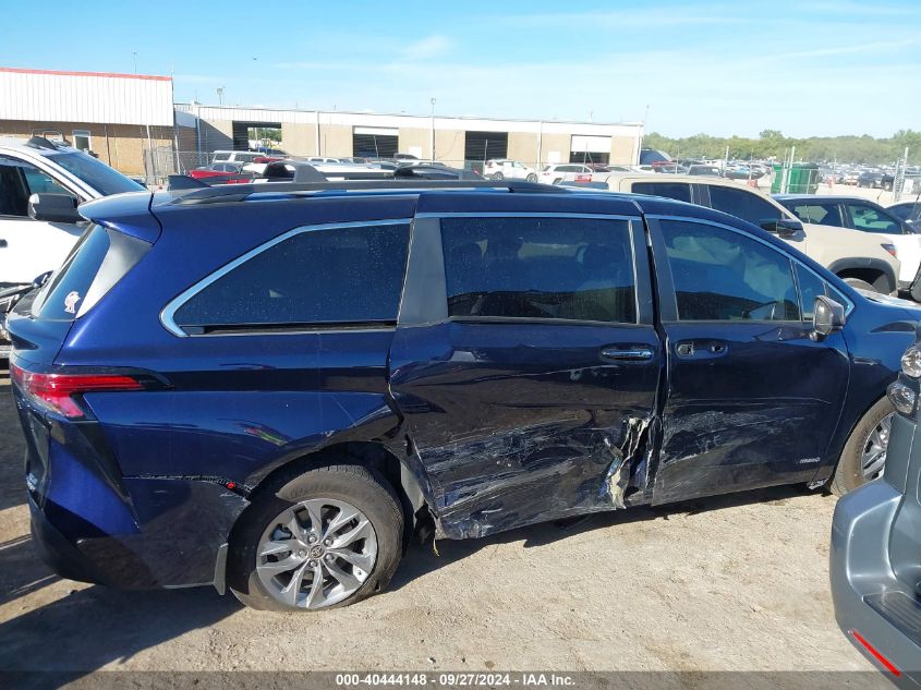 5TDYRKEC9MS068159 2021 Toyota Sienna Xle