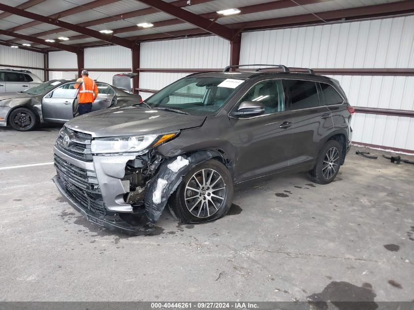 5TDJZRFHXJS558187 2018 TOYOTA HIGHLANDER - Image 2