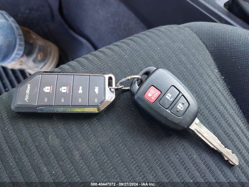 VIN JTMBFREV9JJ235119 2018 TOYOTA RAV4 LE