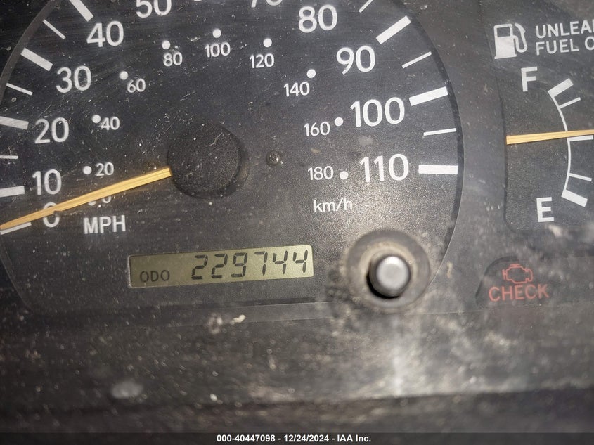 2000 Toyota Tacoma VIN: 5TEWM72N9YZ686423 Lot: 40447098