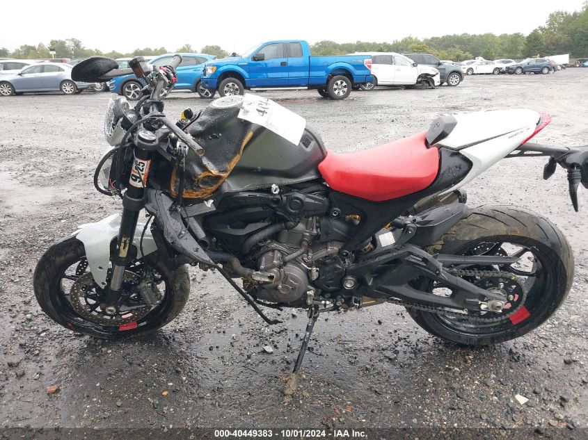 2024 Ducati Monster VIN: ZDMMAMDT1RB008799 Lot: 40449383