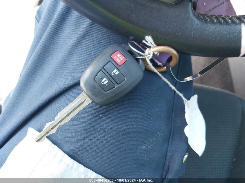 JTMWFREV7HJ117260 2017 Toyota Rav4 Xle