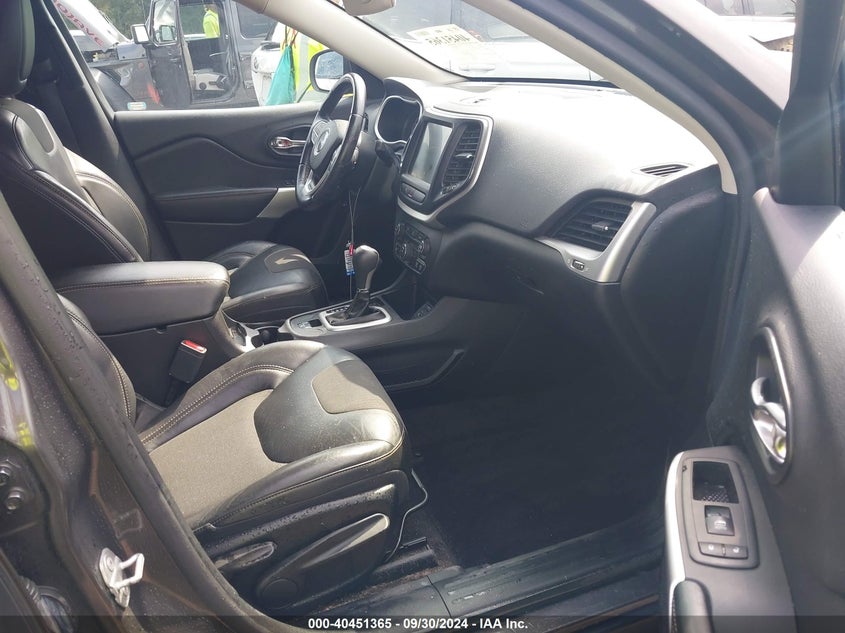 VIN 1C4PJLLB1JD552143 2018 JEEP CHEROKEE LATITUDE PLUS FWD