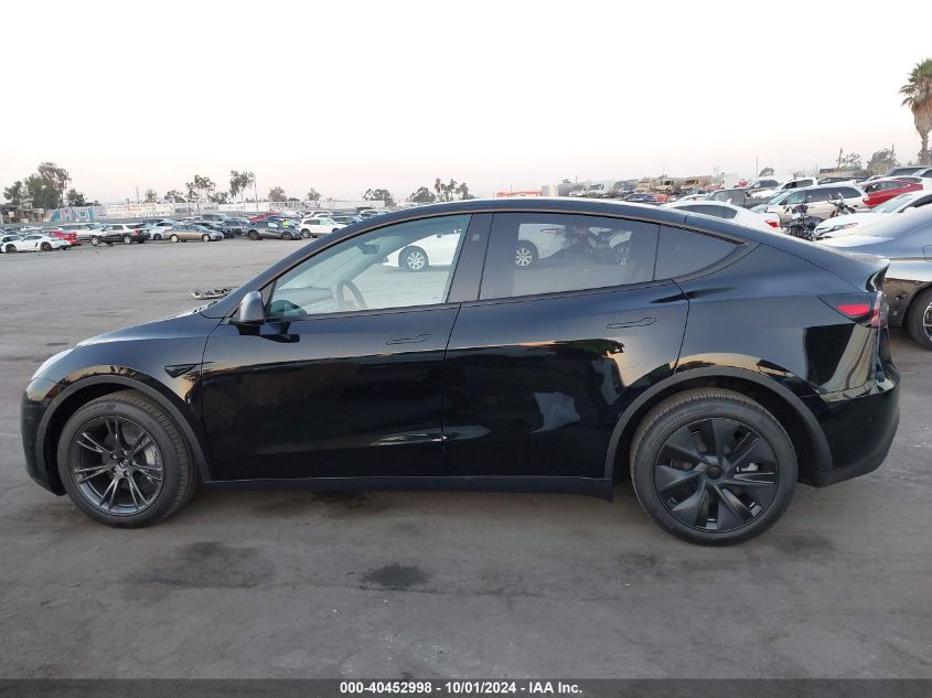 2024 Tesla Model Y VIN: 7SAYGAEE5RF194549 Lot: 40452998