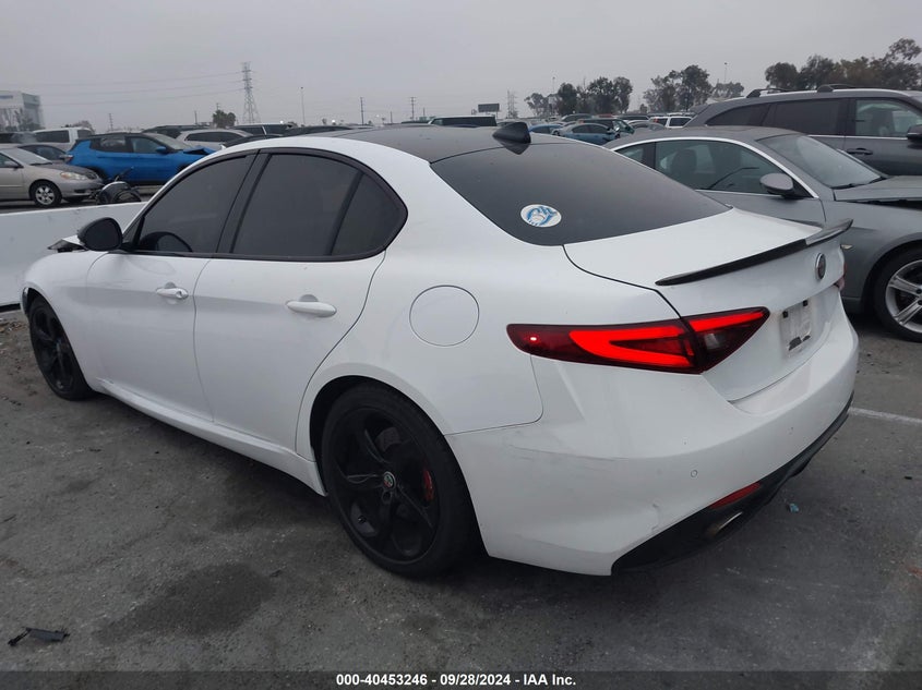 VIN ZARFAEBN8J7588970 2018 ALFA ROMEO GIULIA RWD