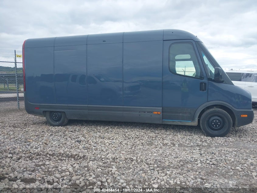 2023 Rivian Edv 700 VIN: 7FCEHEB75PN008284 Lot: 40454454