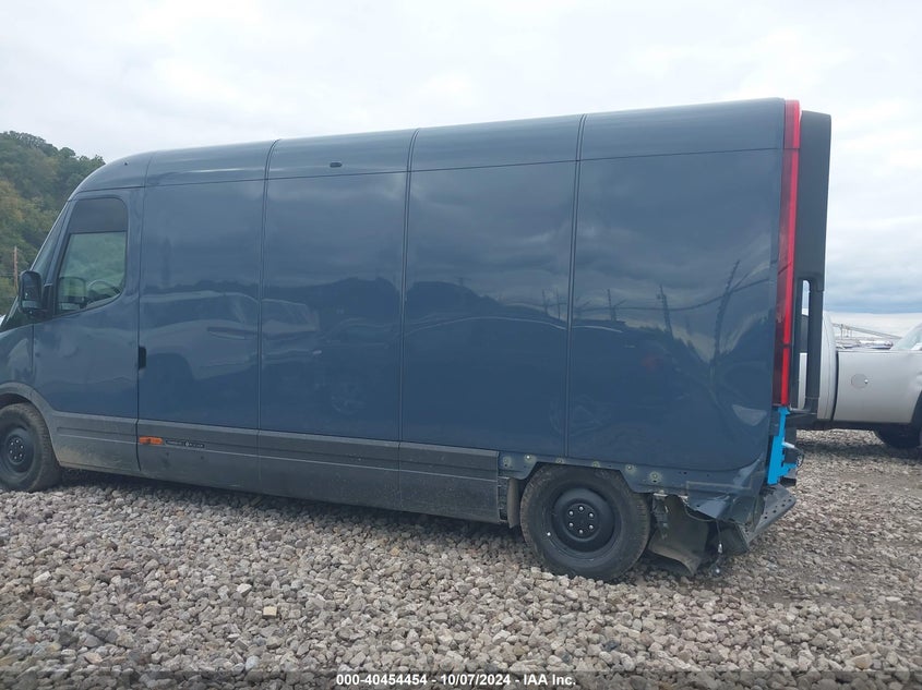 2023 Rivian Edv 700 VIN: 7FCEHEB75PN008284 Lot: 40454454