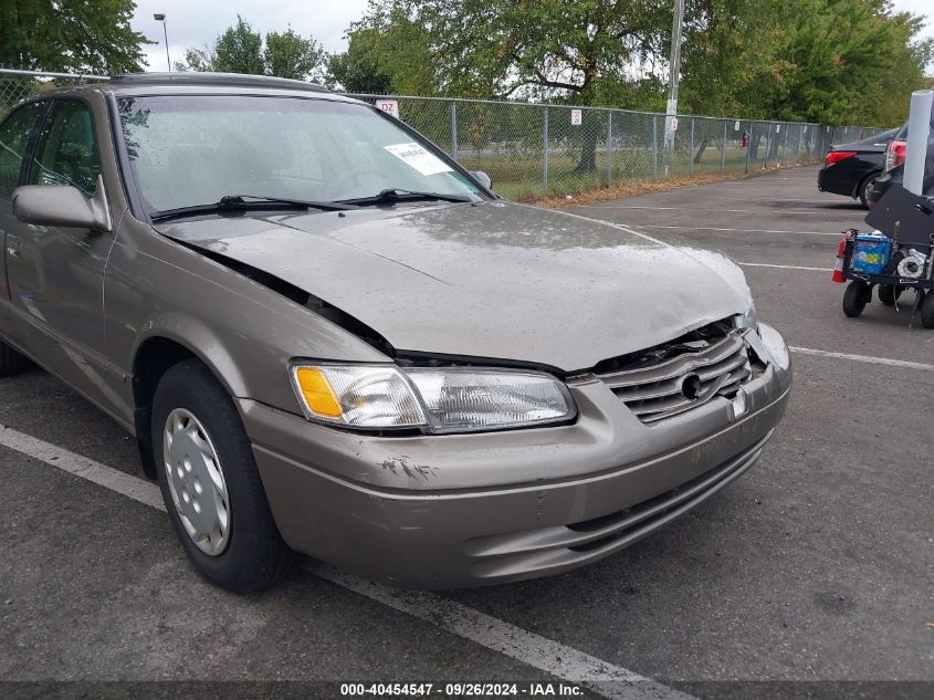 1999 Toyota Camry Le VIN: 4T1BG22K4XU590071 Lot: 40454547