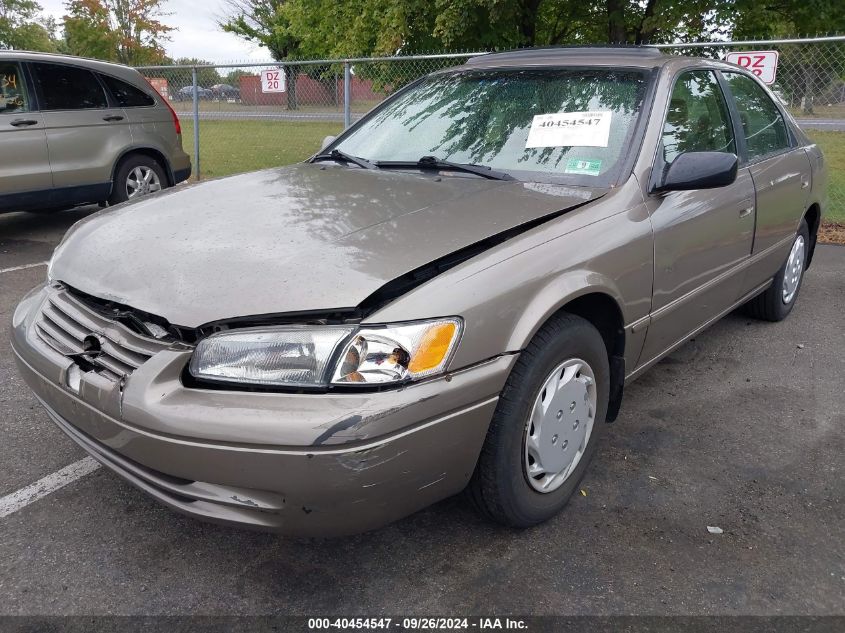 1999 Toyota Camry Le VIN: 4T1BG22K4XU590071 Lot: 40454547