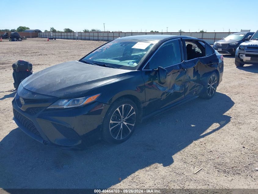 4T1B11HK4JU098893 2018 TOYOTA CAMRY - Image 2