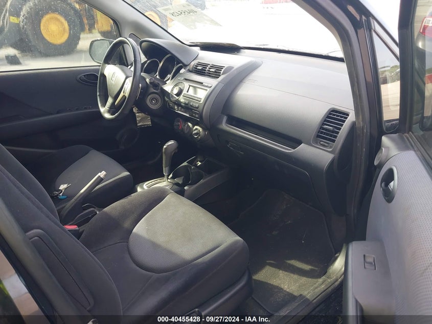 2007 HONDA FIT VIN: JHMGD38637S025940