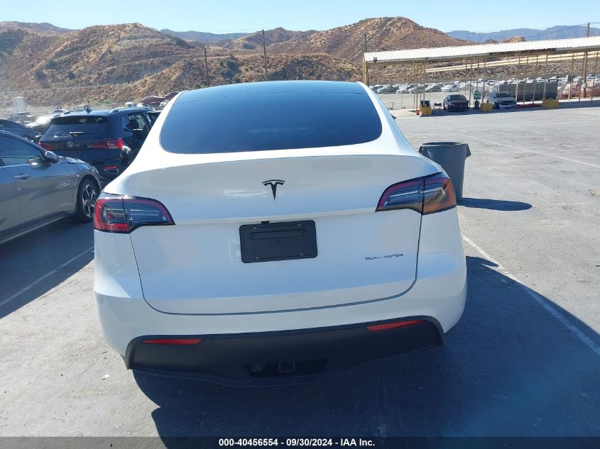 2024 Tesla Model Y VIN: 7SAYGAEEXRF108555 Lot: 40456554