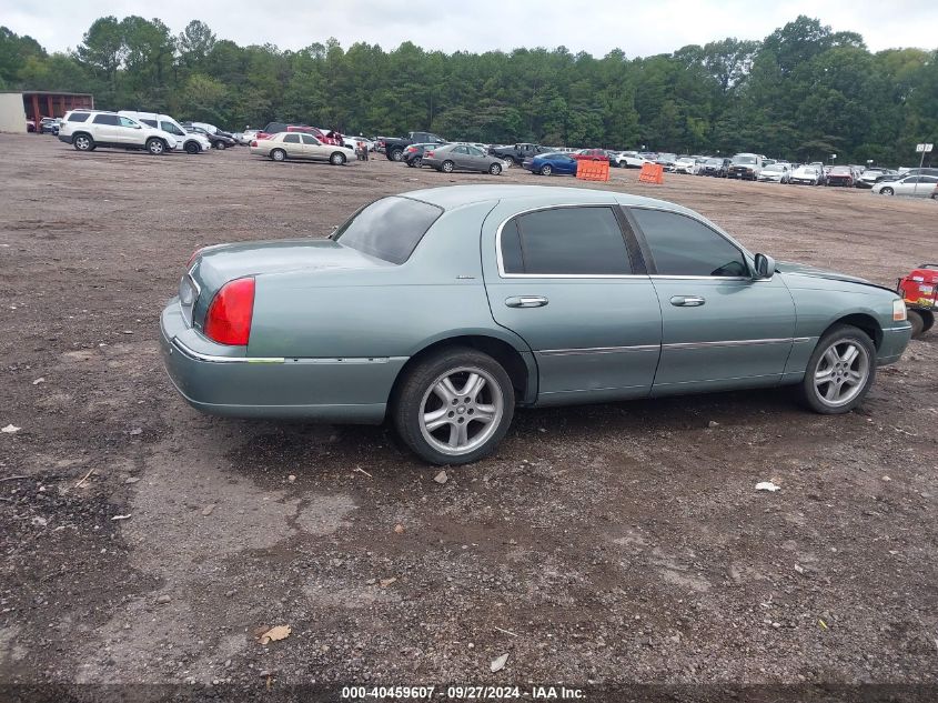 2003 Lincoln Town Car Signature VIN: 1LNHM82W03Y681253 Lot: 40459607