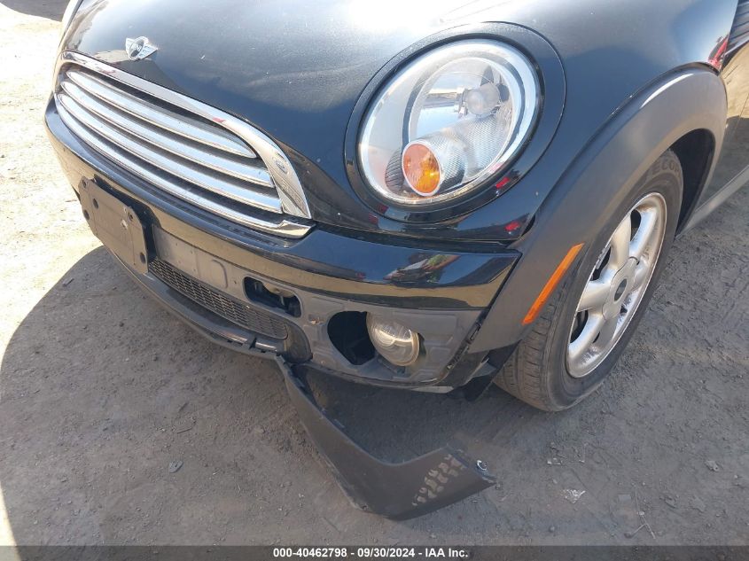 2010 Mini Cooper VIN: WMWMF3C55ATZ22737 Lot: 40462798