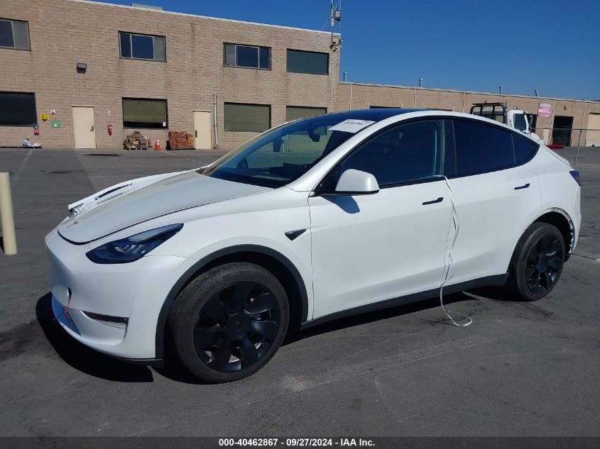 7SAYGDEE8PF634374 2023 TESLA MODEL Y - Image 2