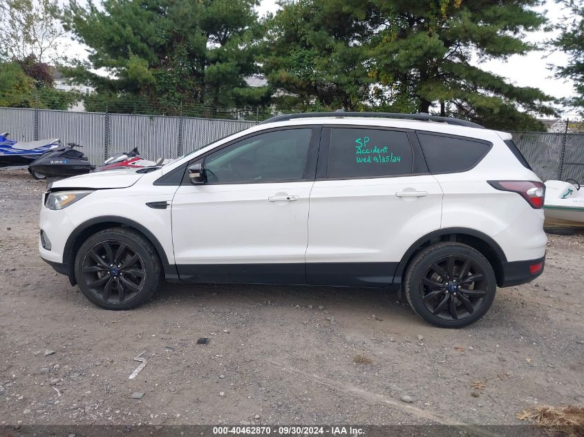 1FMCU0J96HUA58189 2017 Ford Escape Titanium