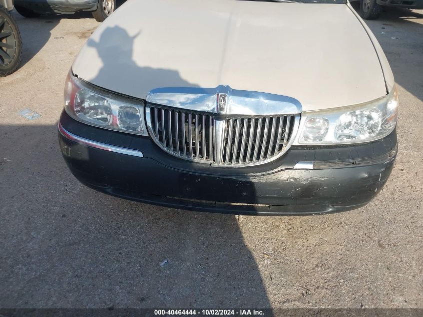 2000 Lincoln Town Car Cartier VIN: 1LNHM83W8YY851025 Lot: 40464444