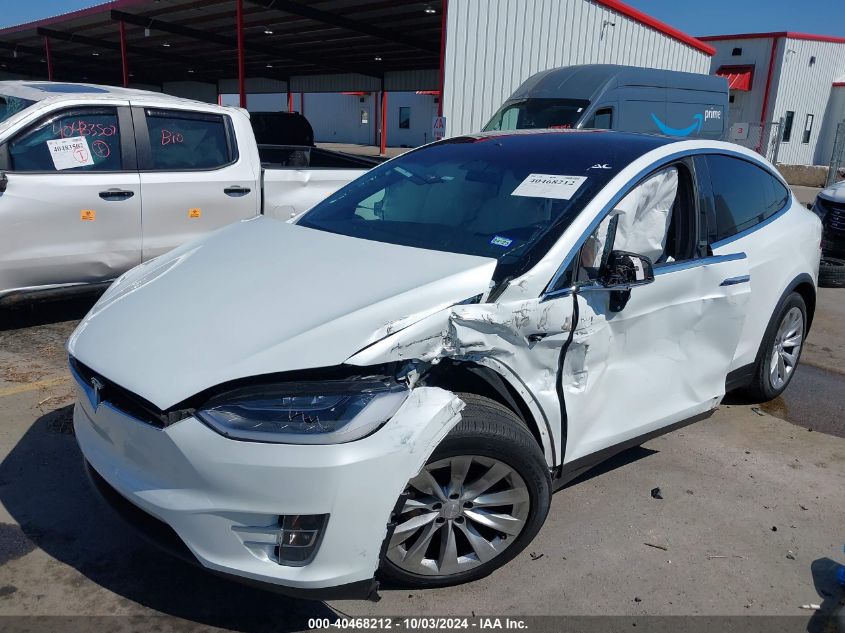 VIN 5YJXCBE21JF139990 2018 TESLA MODEL X no.2