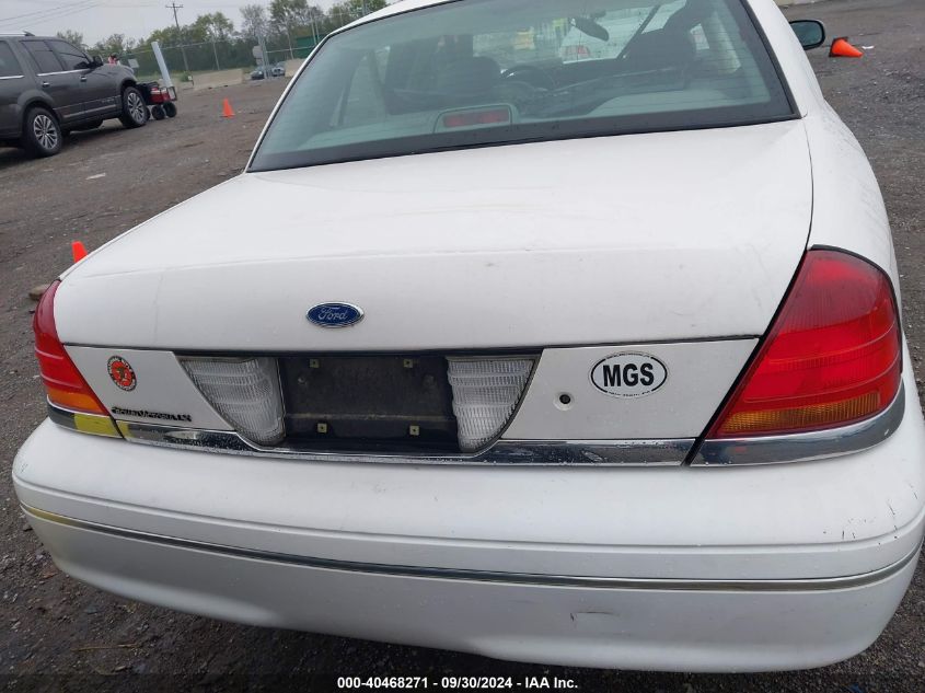 2FAFP74W4WX111986 1998 Ford Crown Victoria Lx