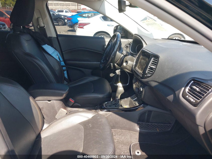 VIN 3C4NJCCB3KT832682 2019 JEEP COMPASS LIMITED FWD