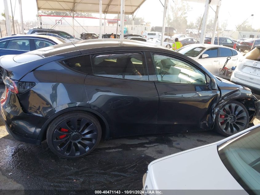 2024 Tesla Model Y VIN: 7SAYGDEF7RF104408 Lot: 40471143