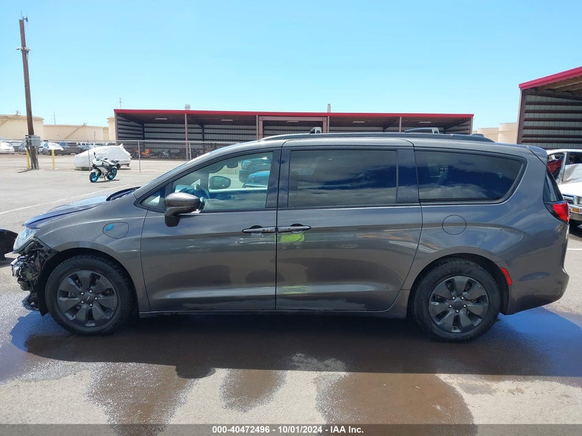 2019 Chrysler Pacifica Hybrid Touring L VIN: 2C4RC1L77KR584743 Lot: 40472496