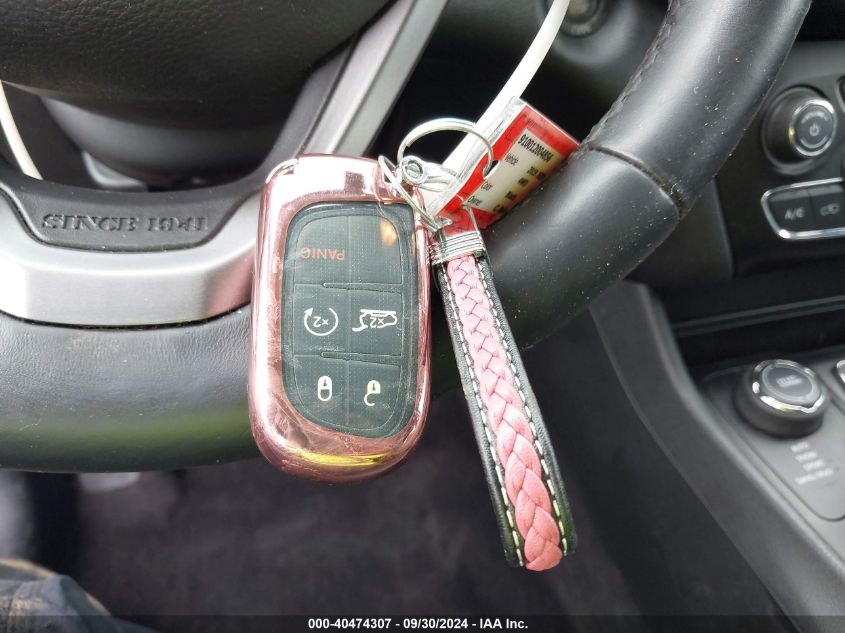 1C4PJMDX3KD235420 2019 Jeep Cherokee Limited 4X4