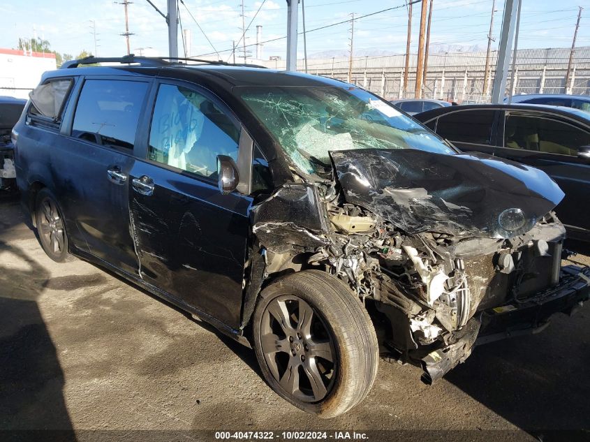 5TDXZ3DC2HS784152 2017 TOYOTA SIENNA - Image 1