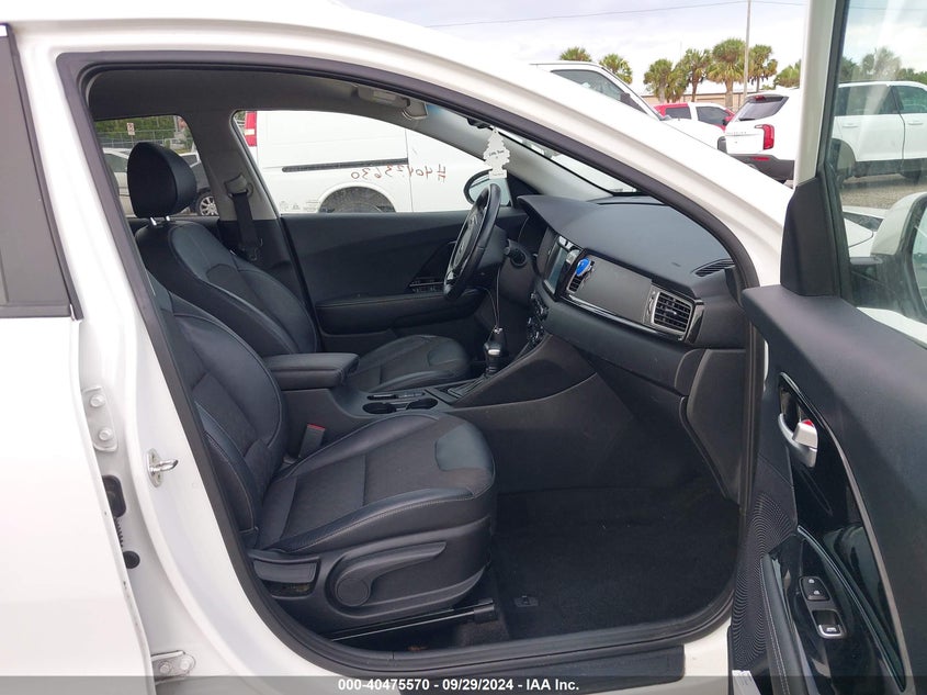 VIN KNDCC3LC9K5274587 2019 KIA NIRO EX