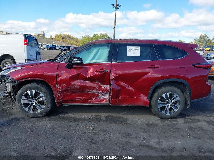 5TDGZRBHXNS578896 2022 Toyota Highlander Xle