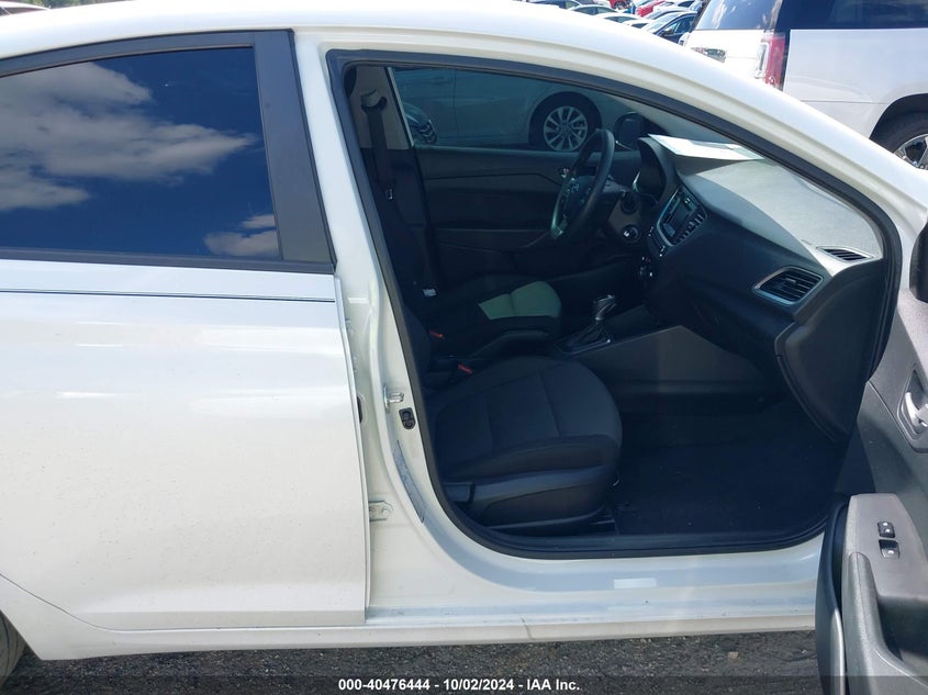 VIN 3KPC24A32JE014983 2018 HYUNDAI ACCENT SE