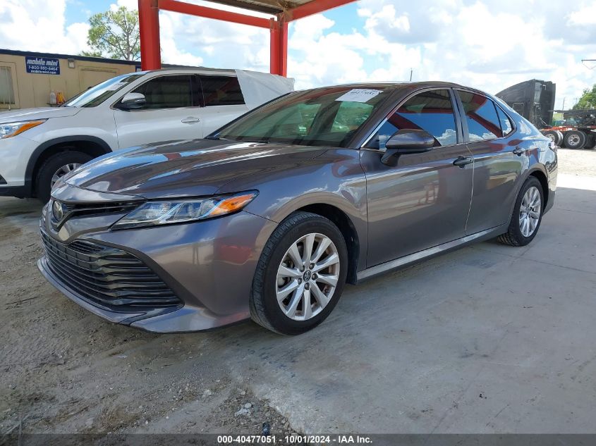 4T1B11HK7JU005591 2018 TOYOTA CAMRY - Image 2