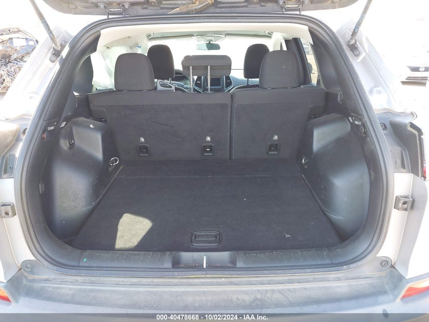 1C4PJLCB3KD144079 2019 Jeep Cherokee Latitude Fwd