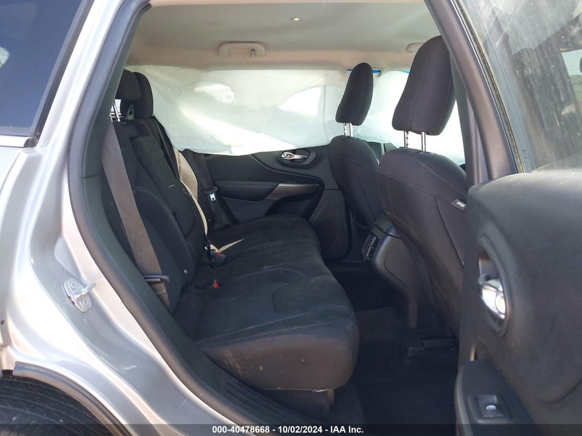 1C4PJLCB3KD144079 2019 Jeep Cherokee Latitude Fwd